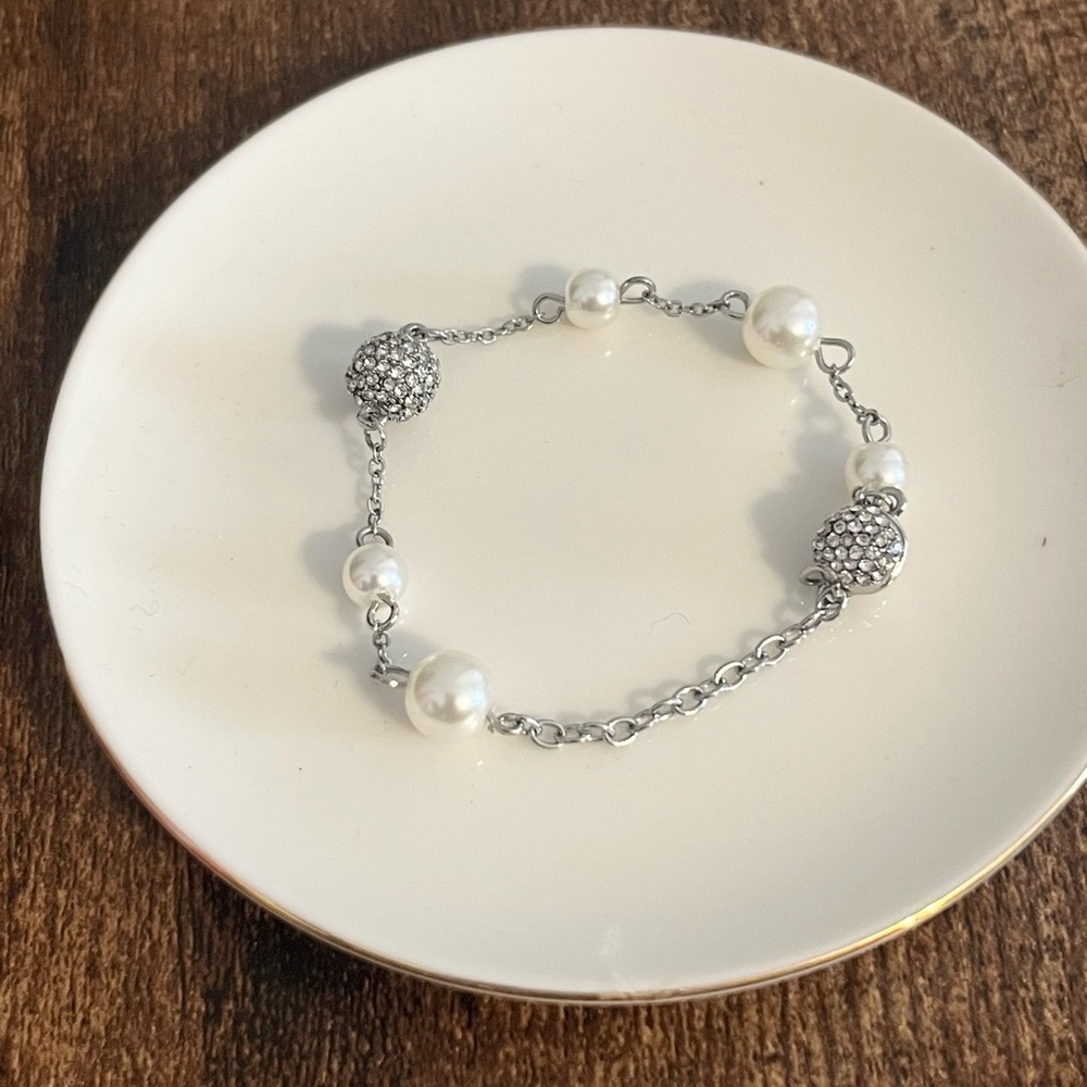 Vintage swarovski pearl and gem bracelet size 6 1/2 - Picture 2 of 3